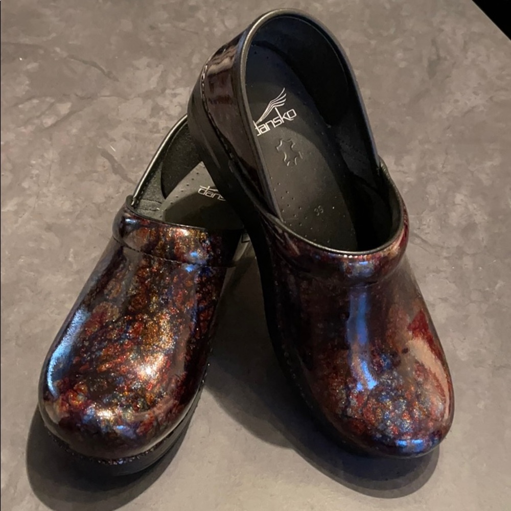 Women’s Dansko Shoes
